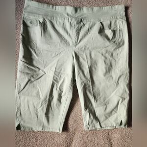 Gloria Vanderbilt Light Green Women's Bermuda Shorts